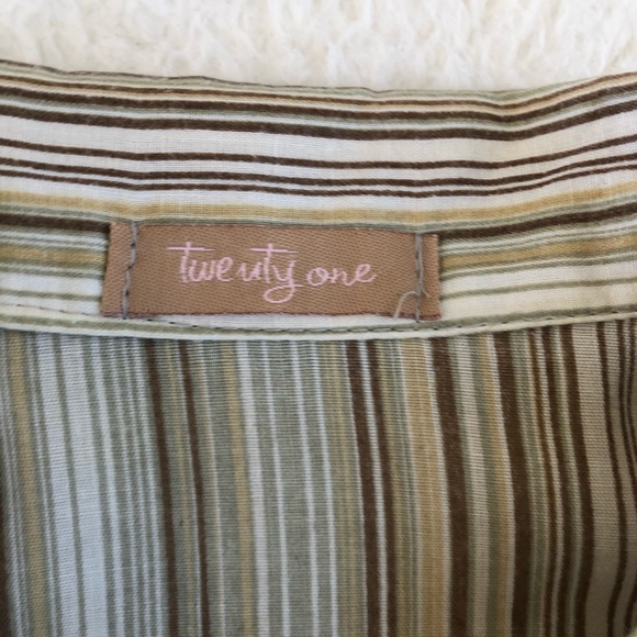 Women’s Vintage F21 Button Down Shirt - Picture 2 of 3